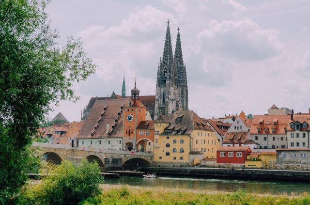 View of St. Peter's Cathedral and Old Stone Bridge - Photo Credit: USA-Reiseblogger via Pixabay